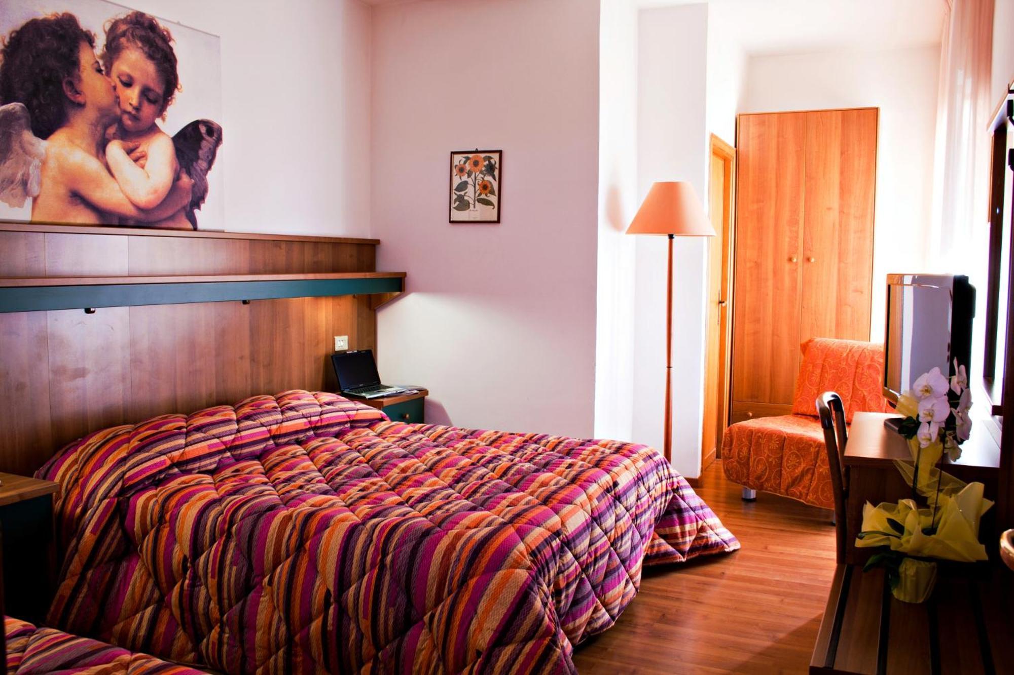Hotel Los Angeles Assisi Pokoj fotografie