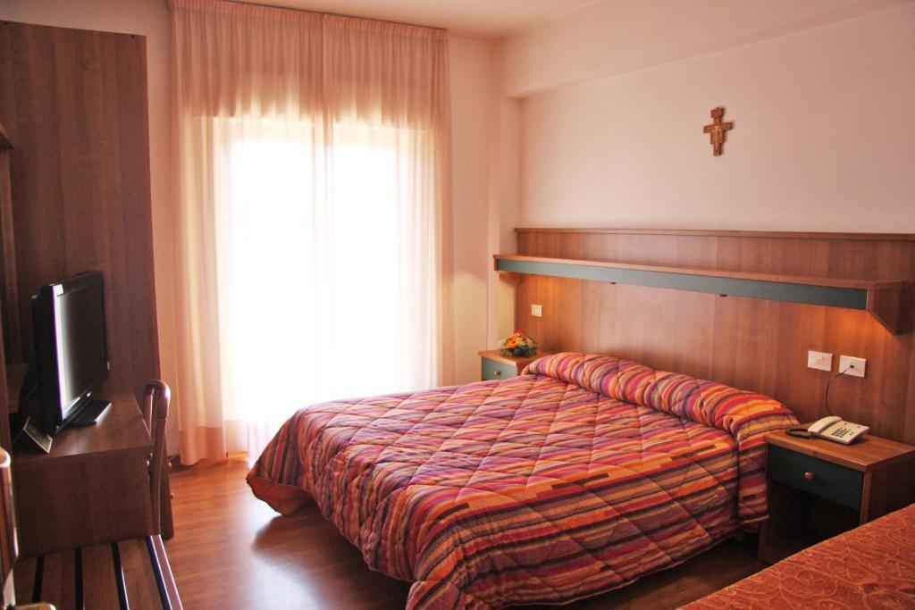 Hotel Los Angeles Assisi Pokoj fotografie